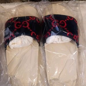 Gucci velvet monogram slide size 39